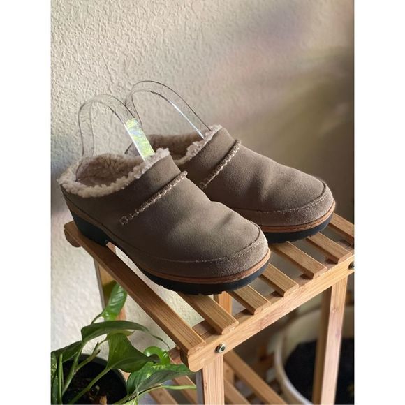 UGG Shoes - UGG Lynwood Clogs